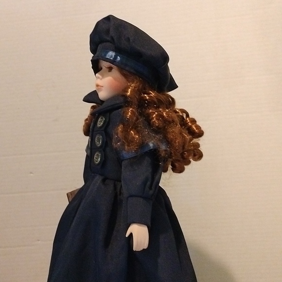 Anne Frank Porcelain Doll - Picture 4 of 13